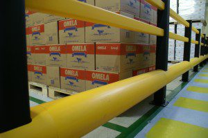 Om schade van of door te ver doorgereden pallets te voorkomen, zijn de profielen aan de onderzijde voorzien van een extra stevige ‘bumper’