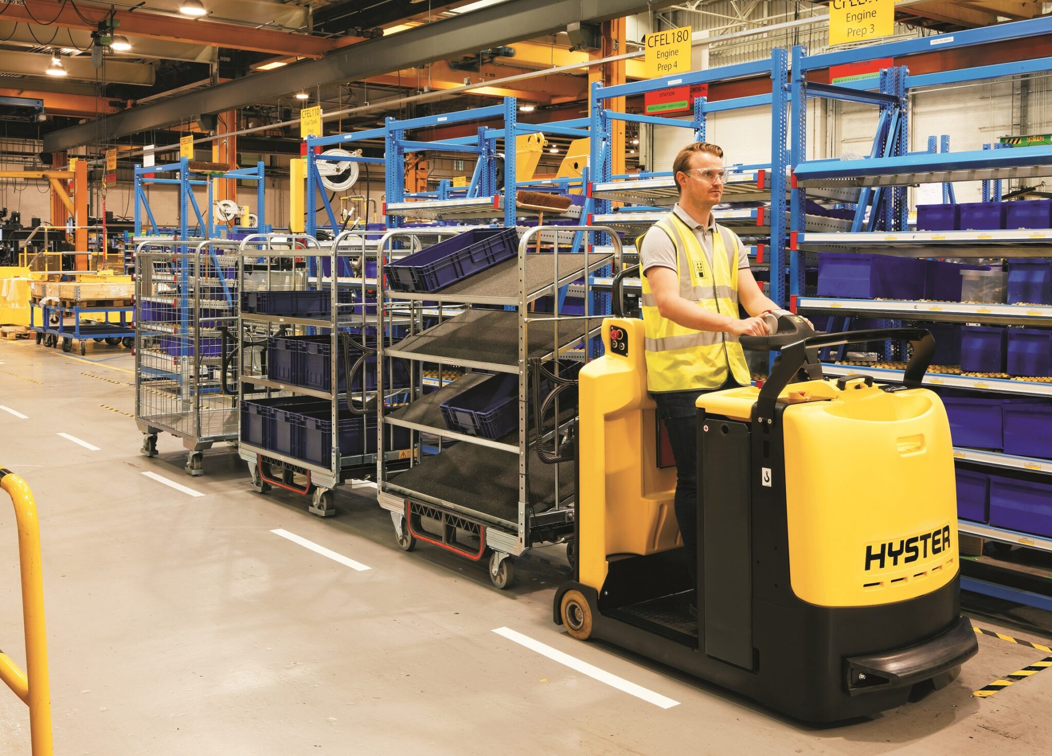 Hyster lanceert Tugger Train • Warehouse Totaal