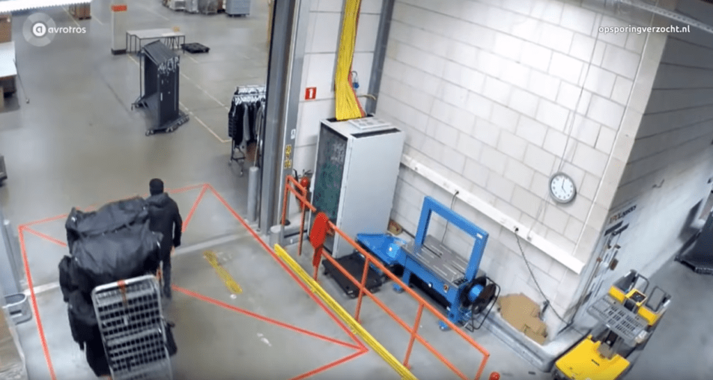 DC in Mijdrecht overvallen: 172.000 euro aan parfum gestolen featured image