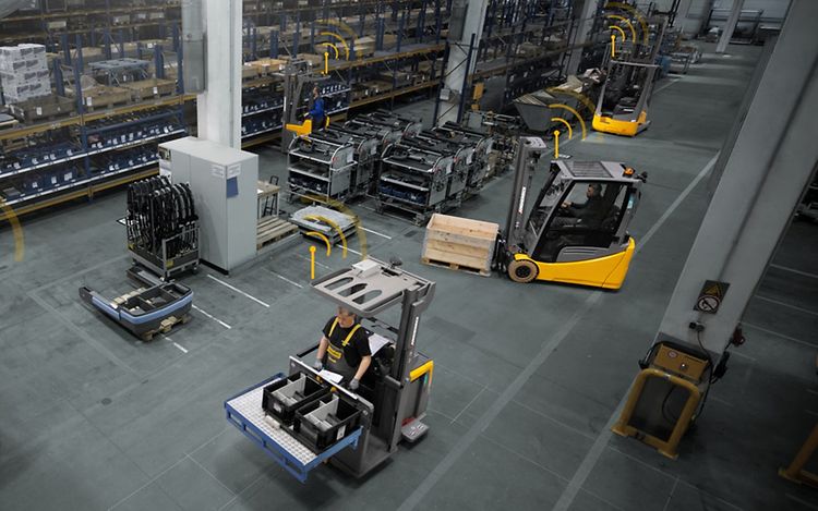 VIDEO | Automatisch hoogbouwmagazijn van HEWI met AGV’s featured image