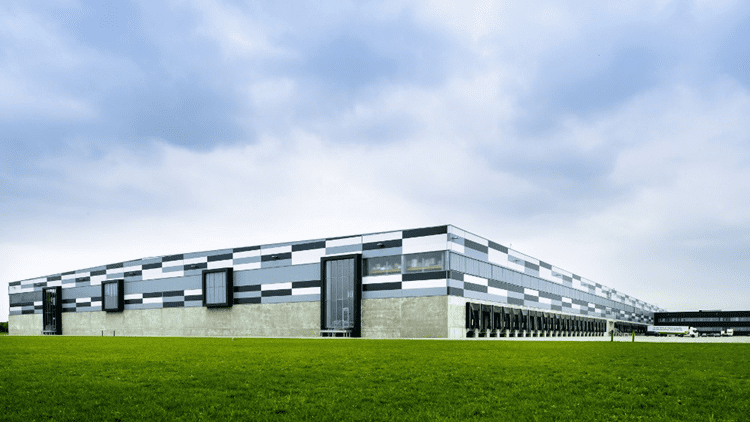 VIDEO | Kledingconcern haalt magazijnpersoneel uit Spanje featured image