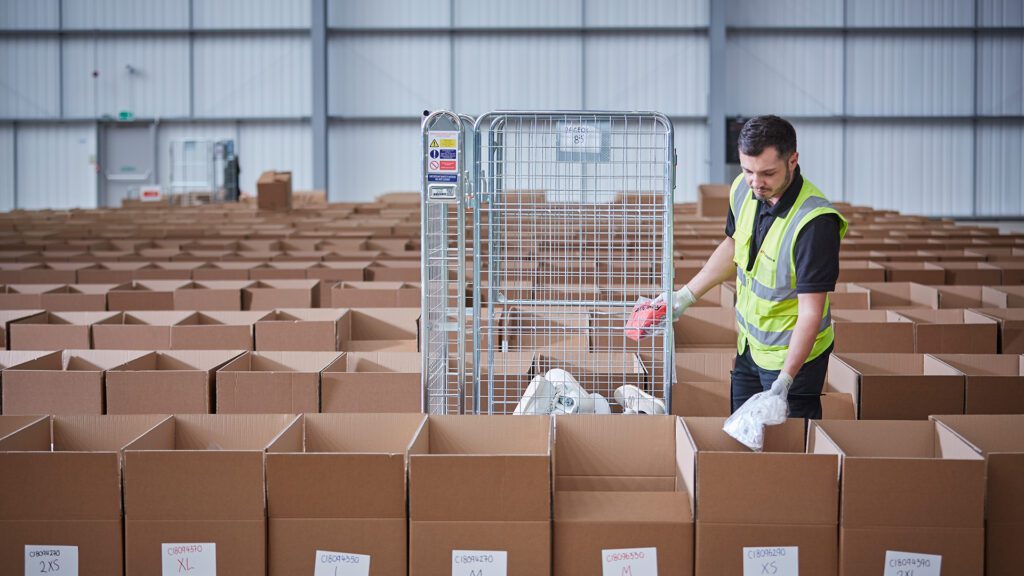 Kledingmerk Macron centraliseert logistiek in dit nieuwe dc featured image